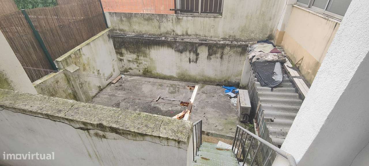 APARTAMENTO T-3 RUA TOMÁS RIBEIRO PARA REMODELAÇÃO TOTAL-30
