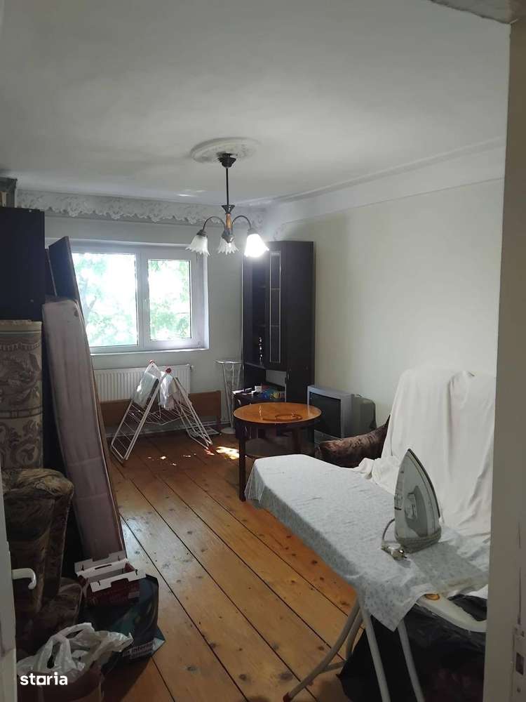 De vanzare 2 camere decomandat etajul 1 pret 50.000e - Imagine principală: 2/10