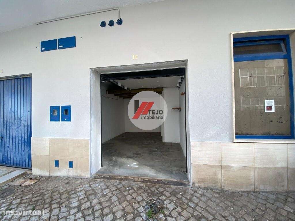 Arrenda I Garagem/Armazem I 12 m2 I Qta da Lomba - Grande imagem: 2/15