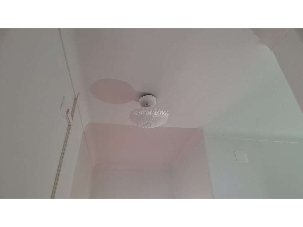 Moradia T4 com quintal e garagem em Algueirão-18