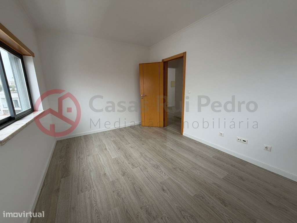 Moradia T5 remodelada no Feijó, Almada-53