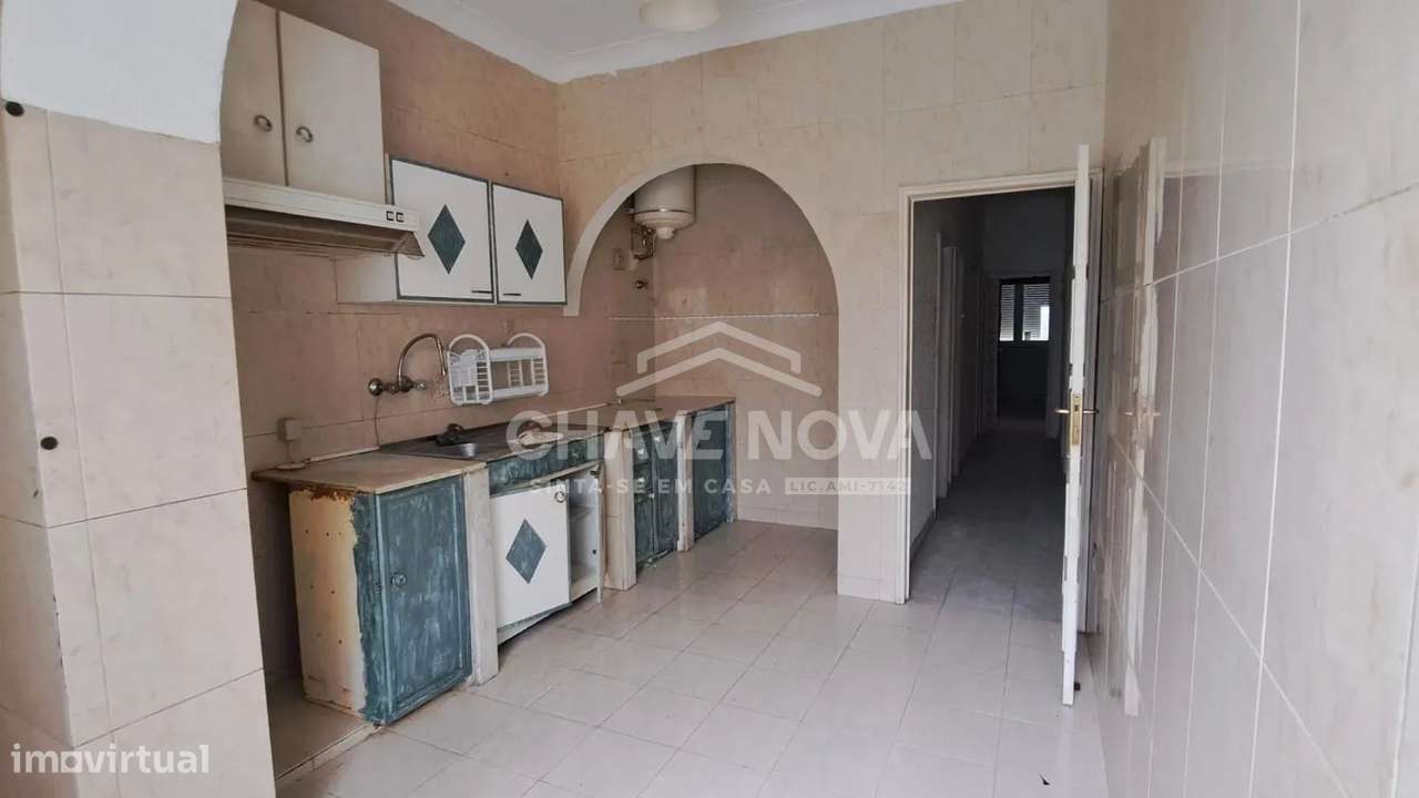 Andar Moradia T2 P/RENOVAR - Grande imagem: 2/5