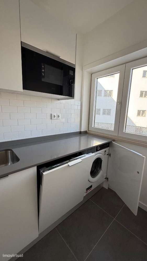 Apartamento T0 com parqueamento e vistas de mar-10