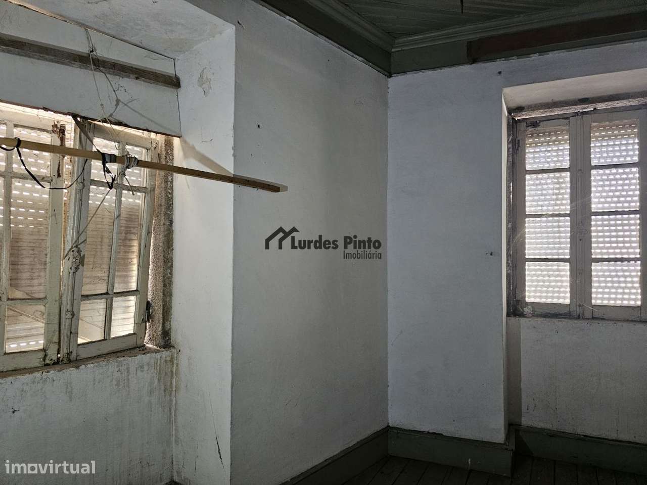 Moradia com possibilidade de seis T1-6