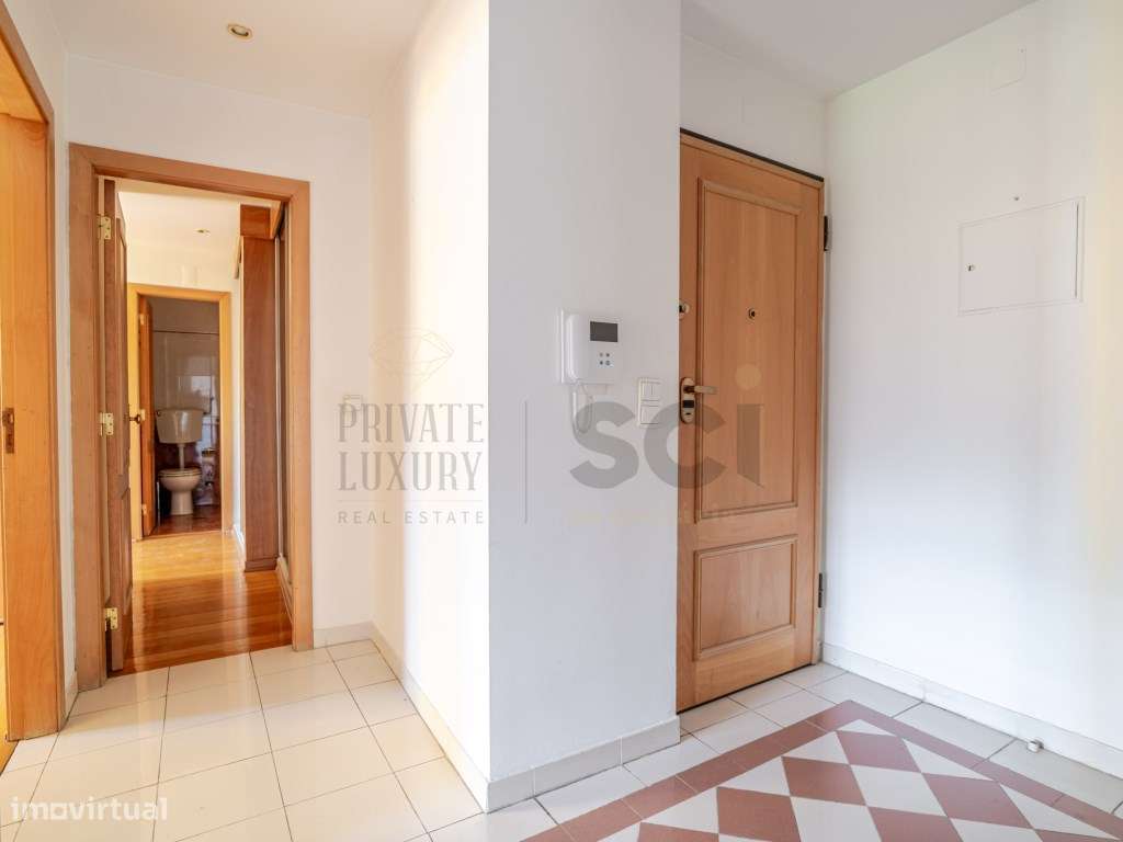 Apartamento T3 Parque da Paz Almada Arrecadação e Varandas-21