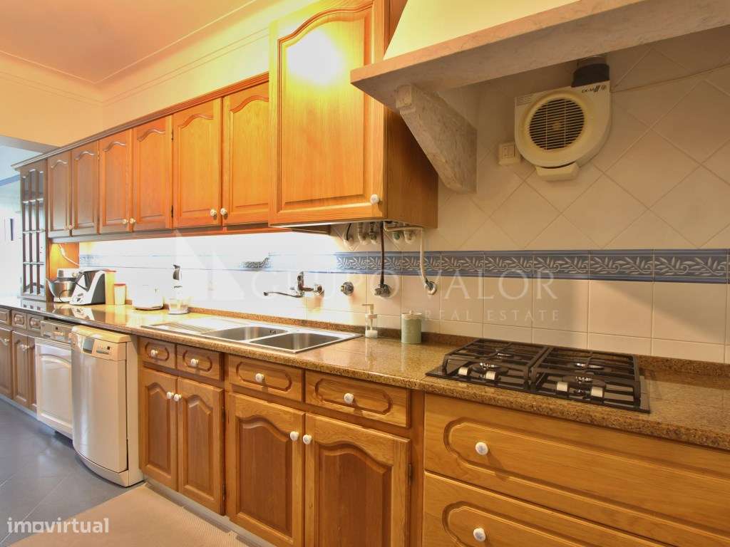 Moradia T4 com Garagem e Logradouro de 200m2 - Algueirão Mem Martins-9