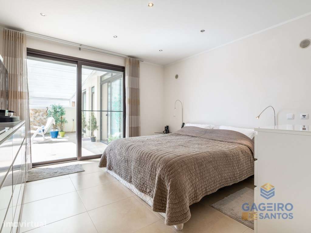 Moradia com piscina e terreno em São Martinho do Porto-32