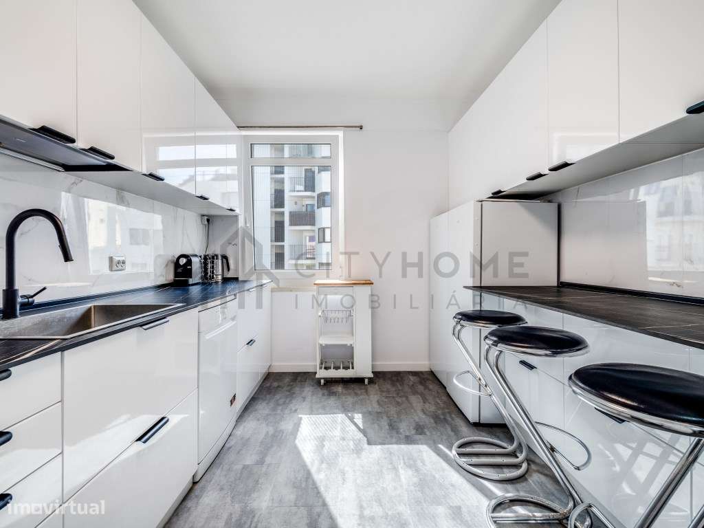 Apartamento T3 Duplex Renovado com Vista Mar-10