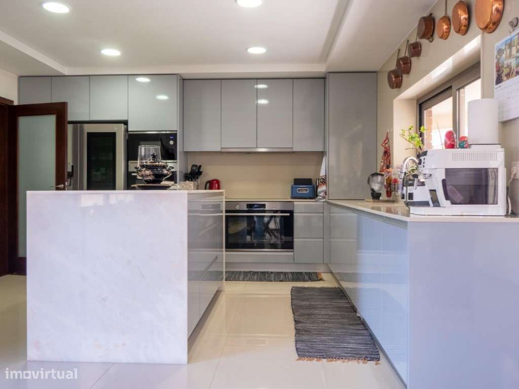 Moradia T6 com piscina em Viana do Castelo-3