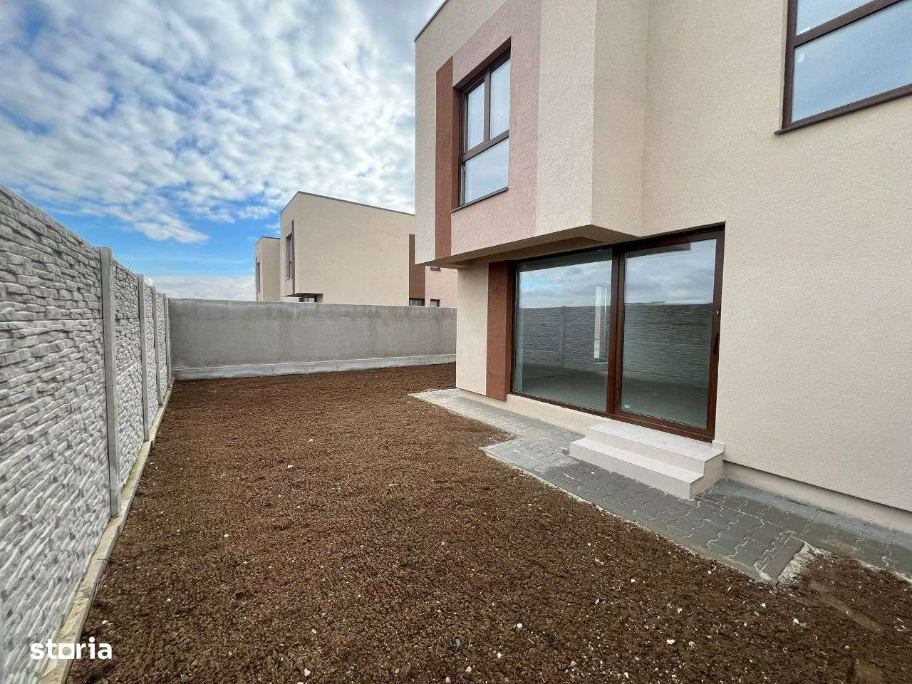 Casa la 2 km de Metroul Raul Doamnei - Imagine principală: 3/19