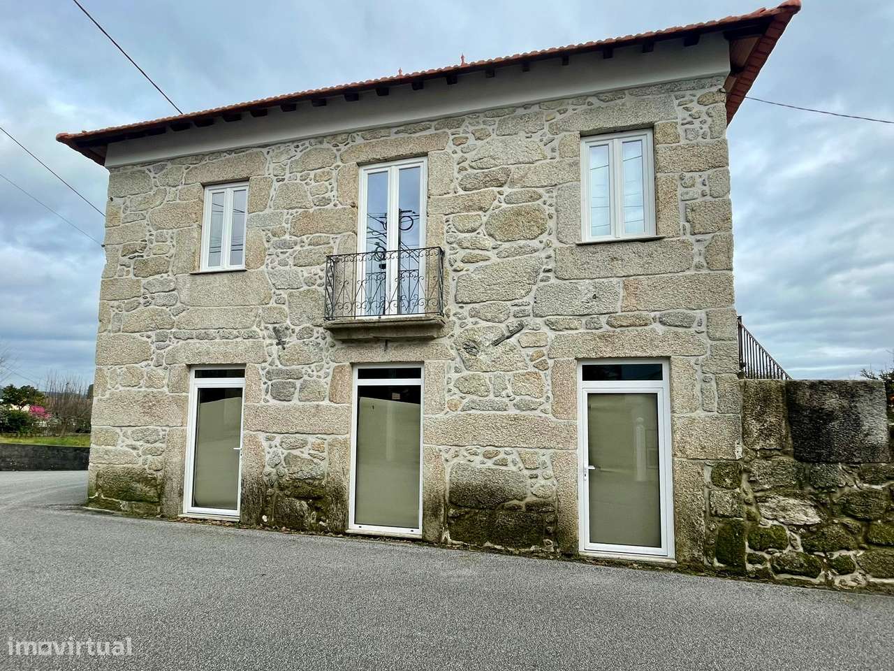 Moradia T3 + 2 apartamentos T2 em Campo de Besteiros, Tondela - Grande imagem: 2/25