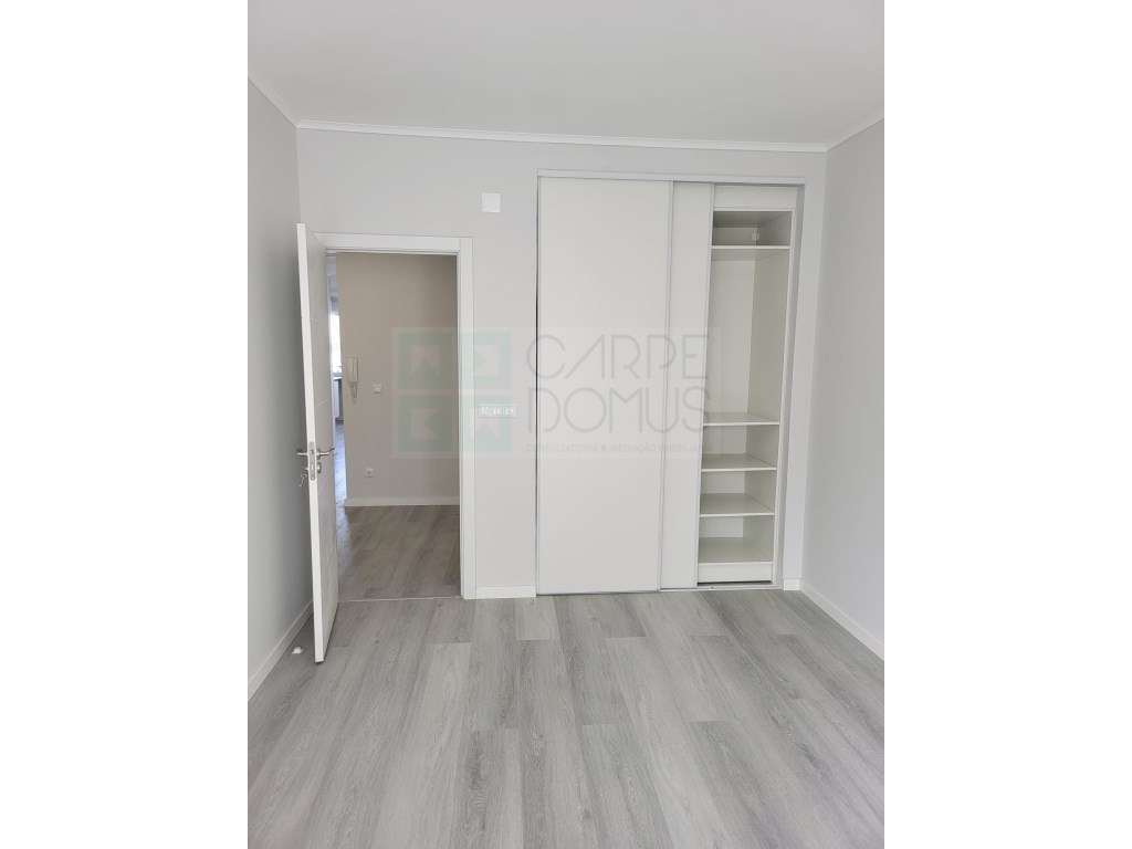 Apartamento T2 Totalmente remodelado em Oeiras - Grande imagem: 2/19
