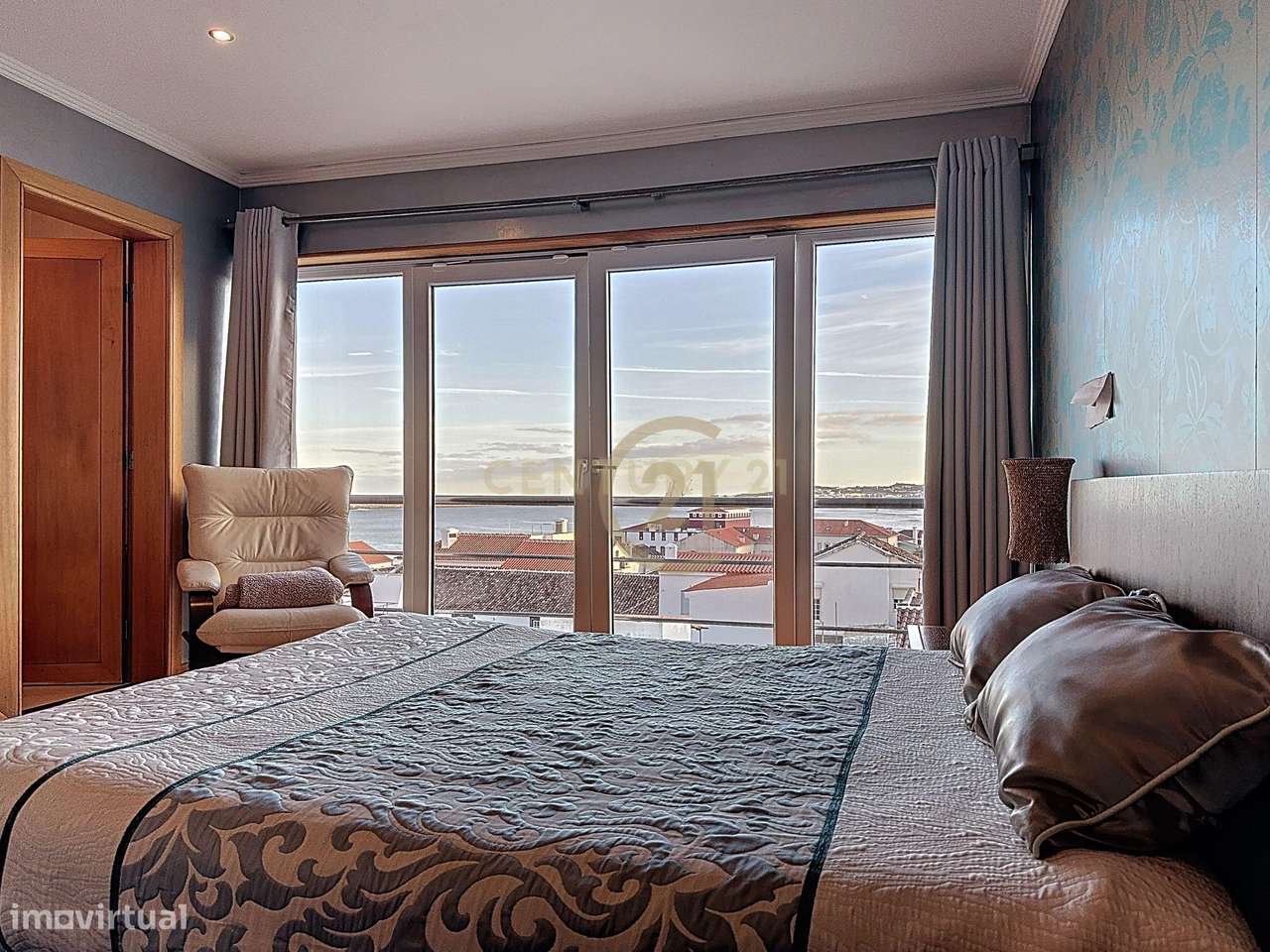 Moradia de Elevada Qualidade no Coração da Praia da Vitória – Vista Ba-23