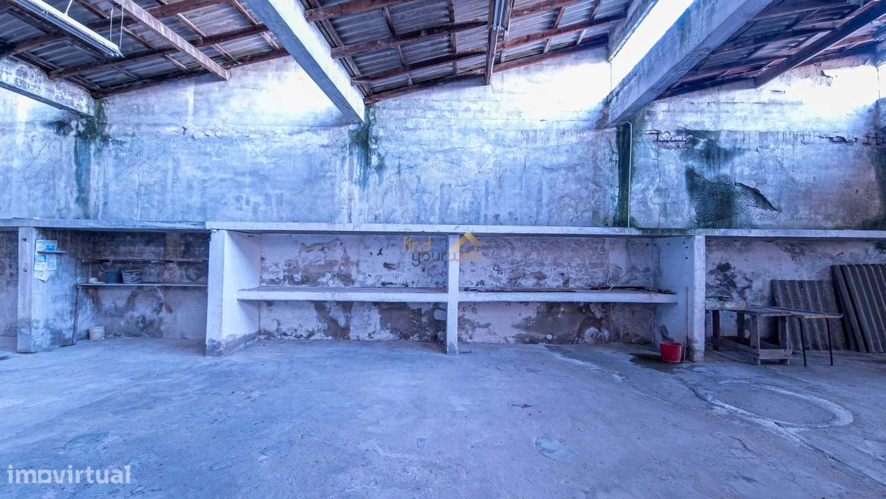 Armazém de cerâmica localizada no centro de Vestiaria.-30