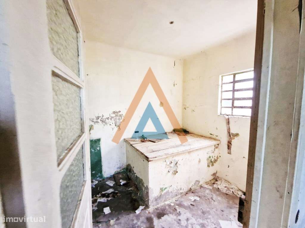 Maravilhosa quinta com casa e terreno-6