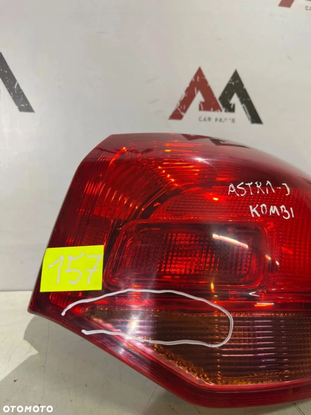 Uszkodzona Lampa tył tylnia tylna prawa Opel Astra J kombi - 4