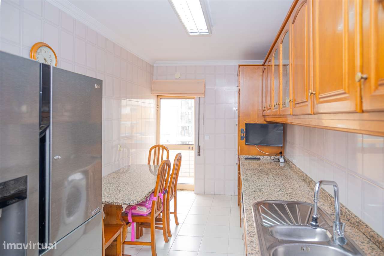 Apartamento T4 em Barcelos – Espaço, Conforto e Excelente Varanda!-28