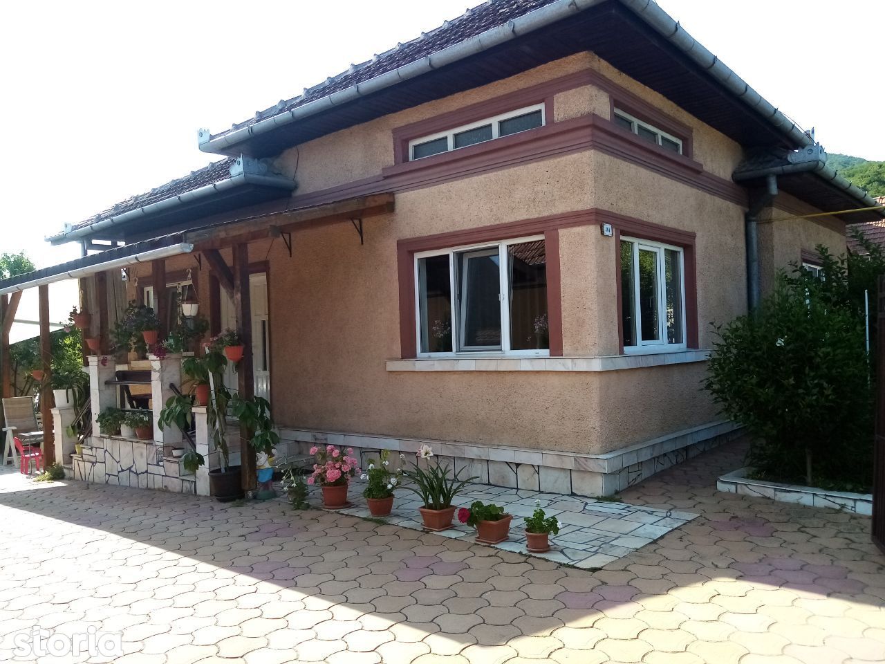 Gospodărie cu 2 case,6 camere,3 băi,teren 1.080 mp,Șoimuș