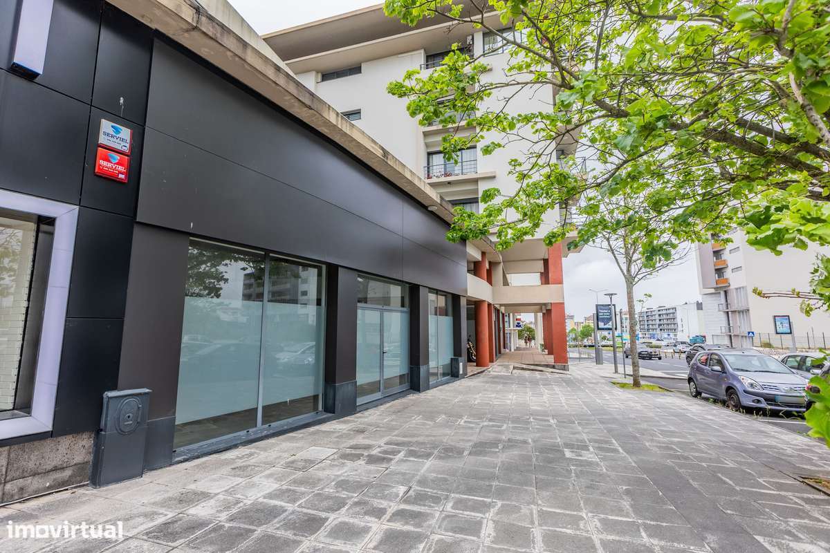 Loja na Avenida Natália Correia - Grande imagem: 3/18