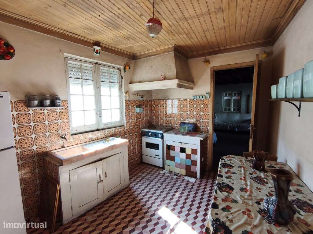 Casa com grande potencial de valorização - Ideal para remodelar-5