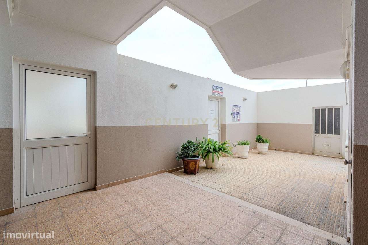 T1 no Edifício Eirachoro com piscina,  elevador e ótima exposição sola - Grande imagem: 5/27