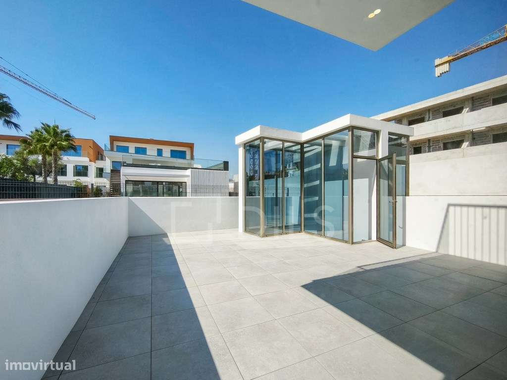 Apartamento T2 com terraço e garagem em Cabanas, Tavira - Grande imagem: 2/60