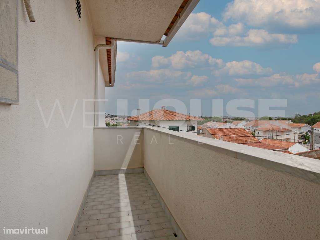 Oásis Urbano: Moradia T3 com Piscina e Potencial para T1 Independente-29