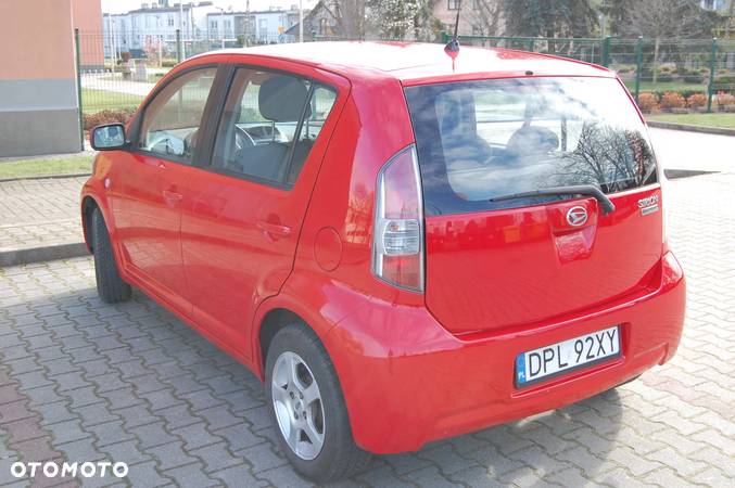 Daihatsu Sirion 1.0 - 5