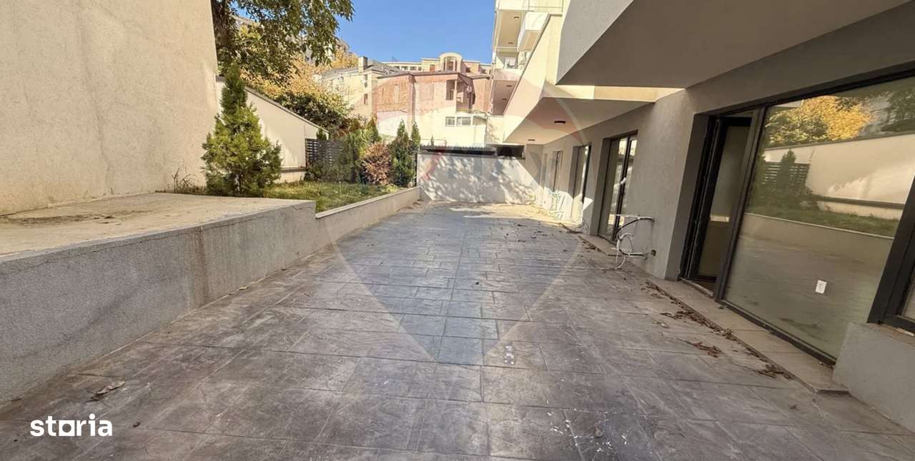 Vanzare Apartament 4 cu camere cu curte / loc parcare/ ultracentral-3