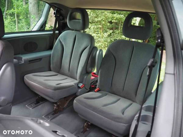 Chrysler Grand Voyager 3.3 LX - 26