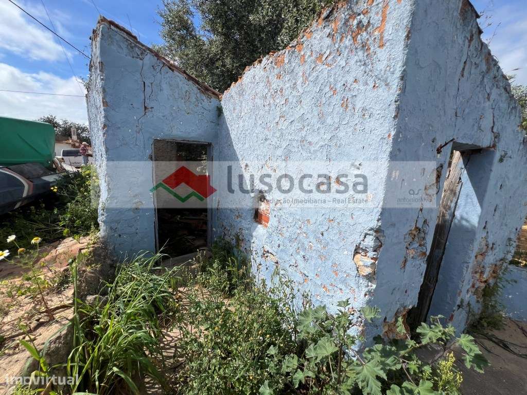 Casa Térrea, com 3 compartimentos e logradouro. - Grande imagem: 2/12