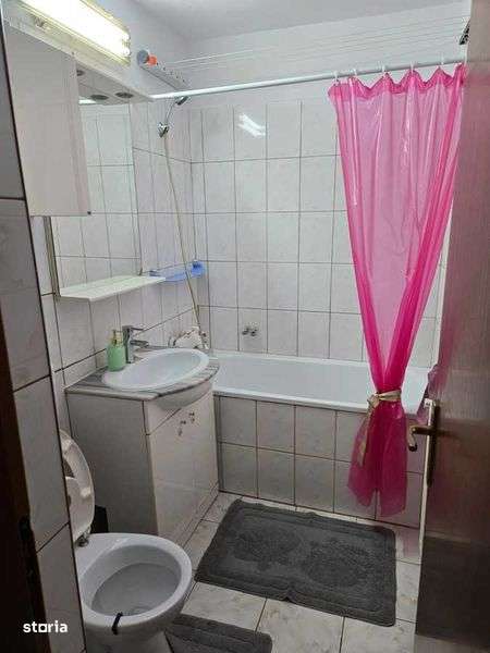 Vand  ap. cu 2 camere de vanzare 2/4  Renovat tot lux 23 August - Imagine principală: 5/6