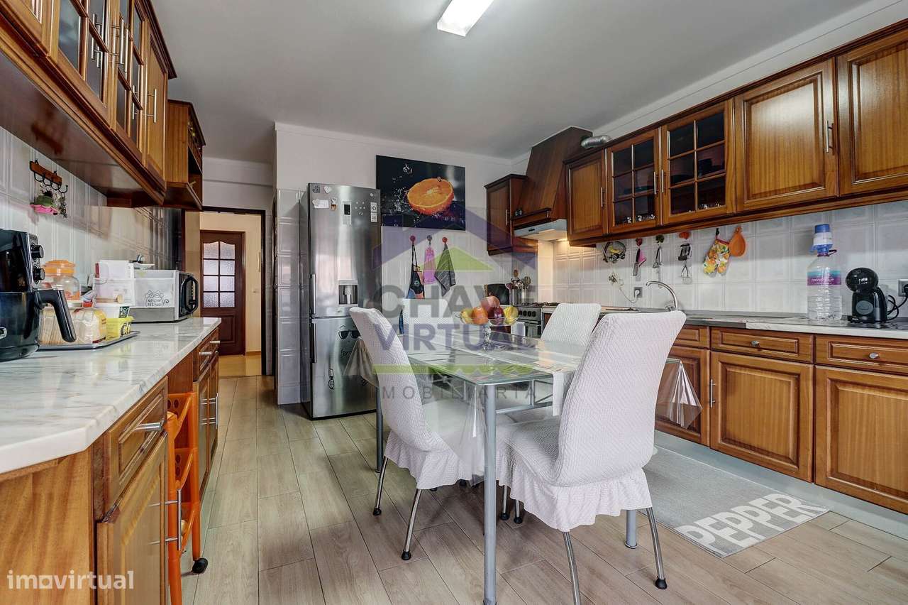 Apartamento T3 com Sótão Amplo - Centro Bombarral-19