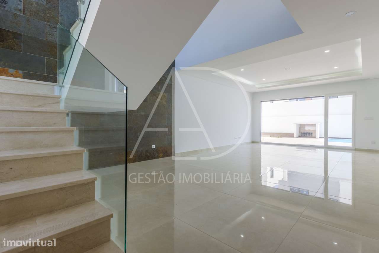 Moradia Isolada T4 em Fase Final de Costrução - Grande imagem: 2/25