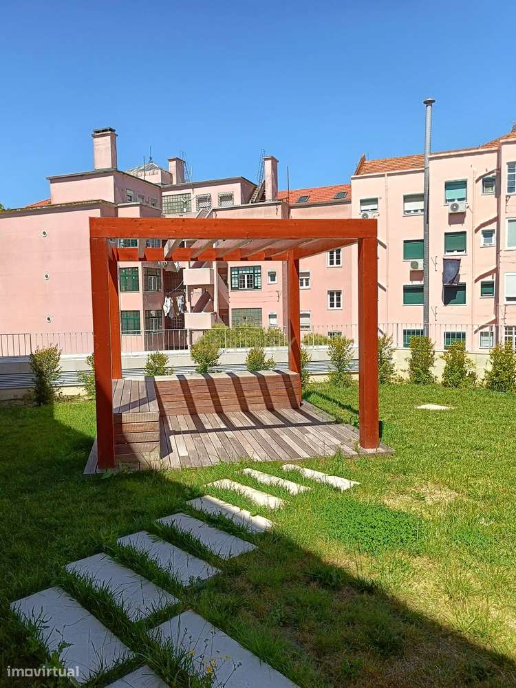 Excelente Apartamento T2 bastante Central no Areeiro com Jardim Privat-5