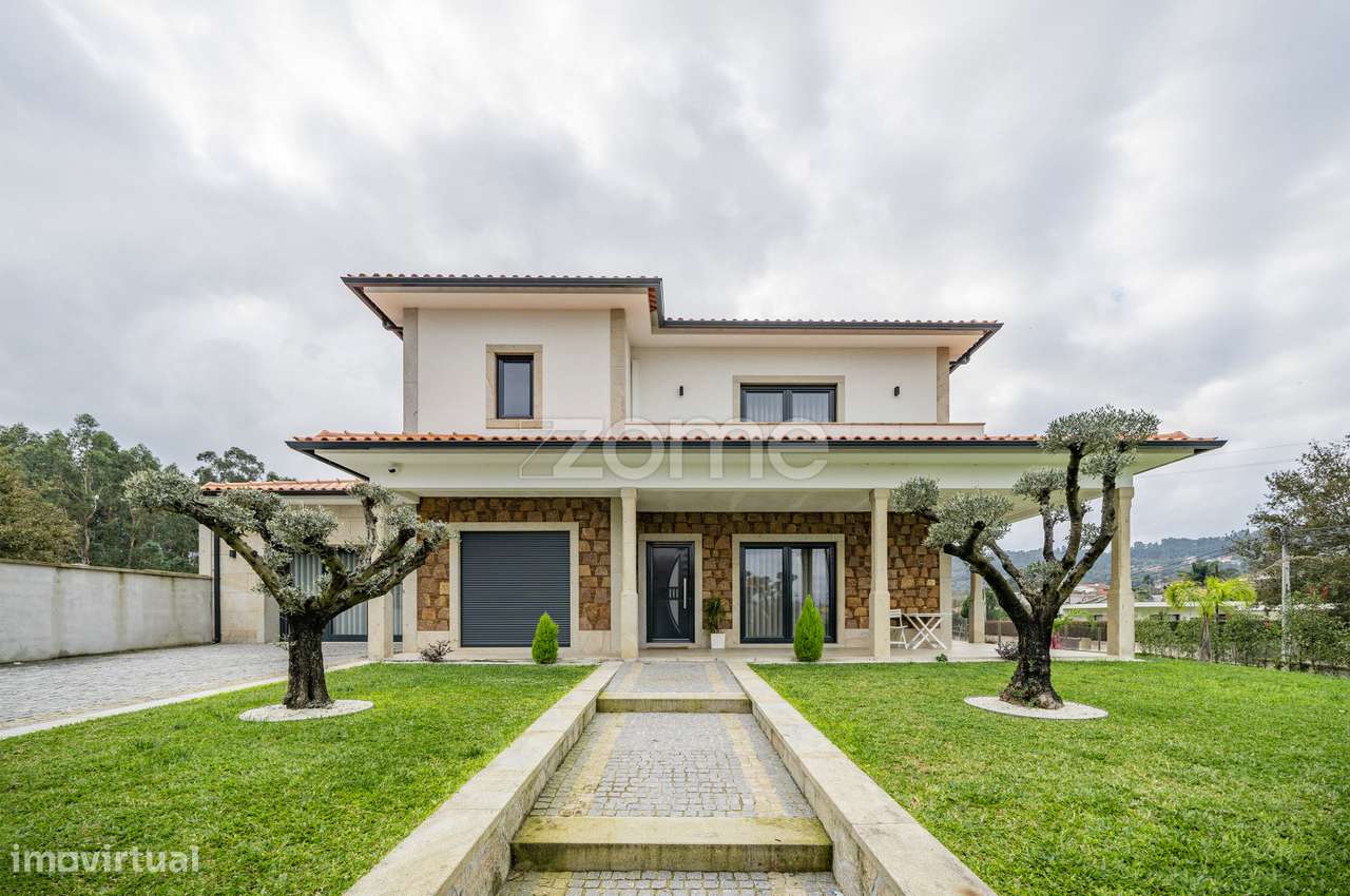 Moradia Individual T5 Em Barbudo Vila Verde Braga