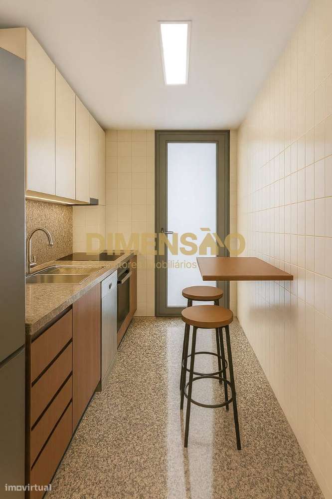 T1 renovado com duas frentes e garagem | Vermoim, Maia Ref DCI153A-2