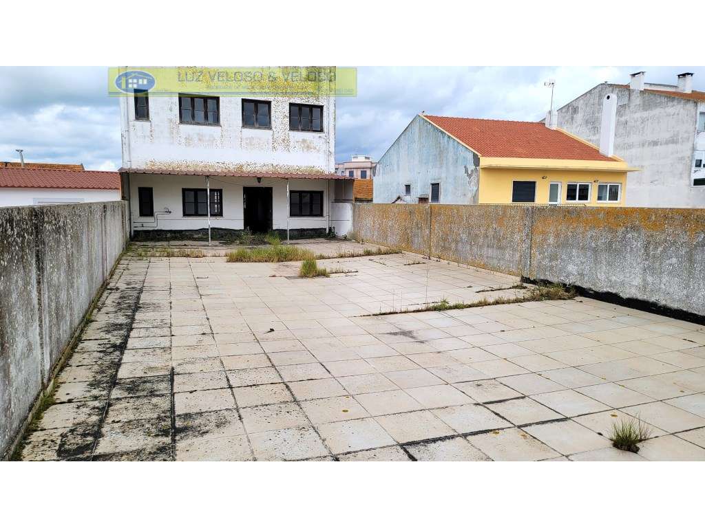 Prédio Urbano de R/C, 1º, 2º andares para Comércio em Cartaxo-30