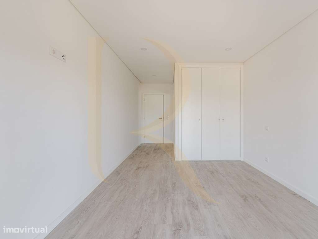 Apartamento T3 com elevador, parqueamento e arrecadação com condomí...-17