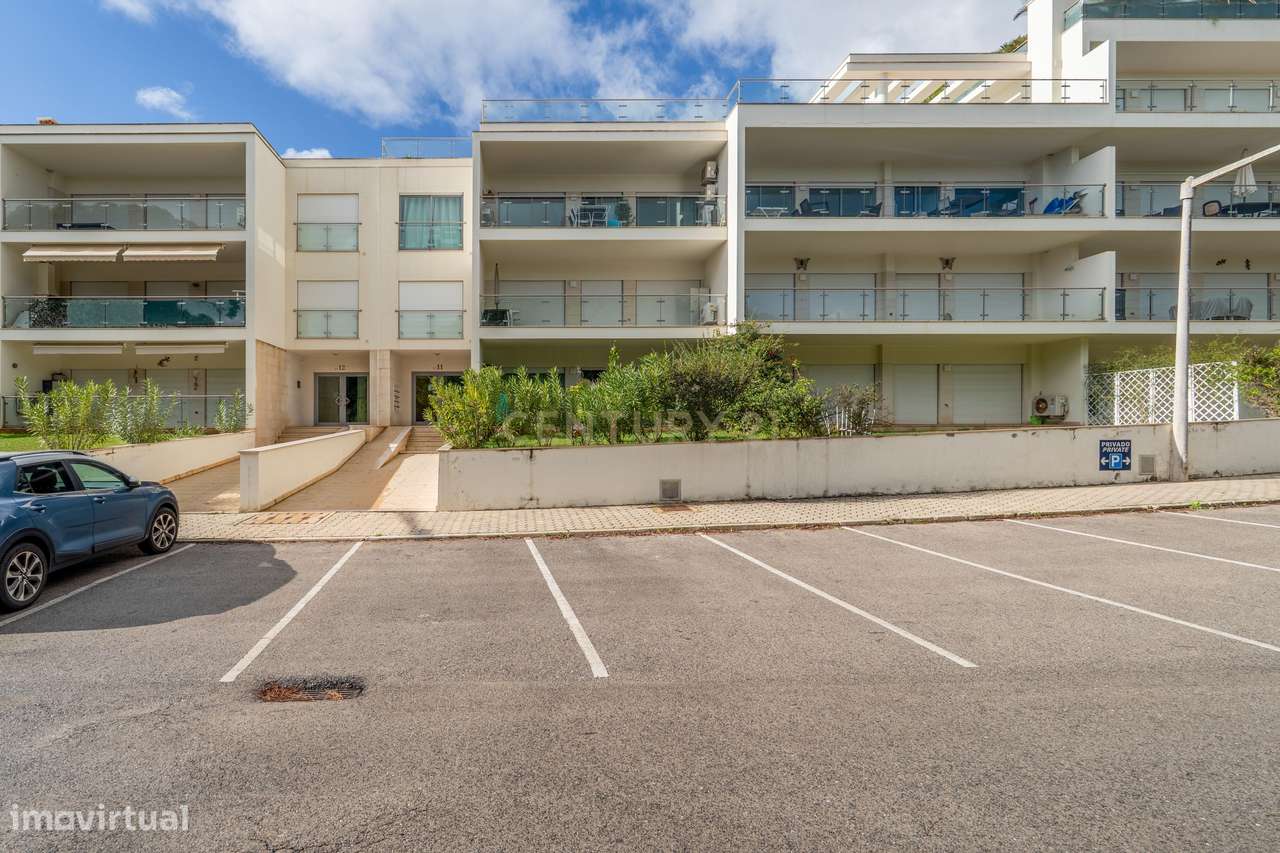 Excelente apartamento T2 com varanda ampla, piscina e campo de ténis.-22