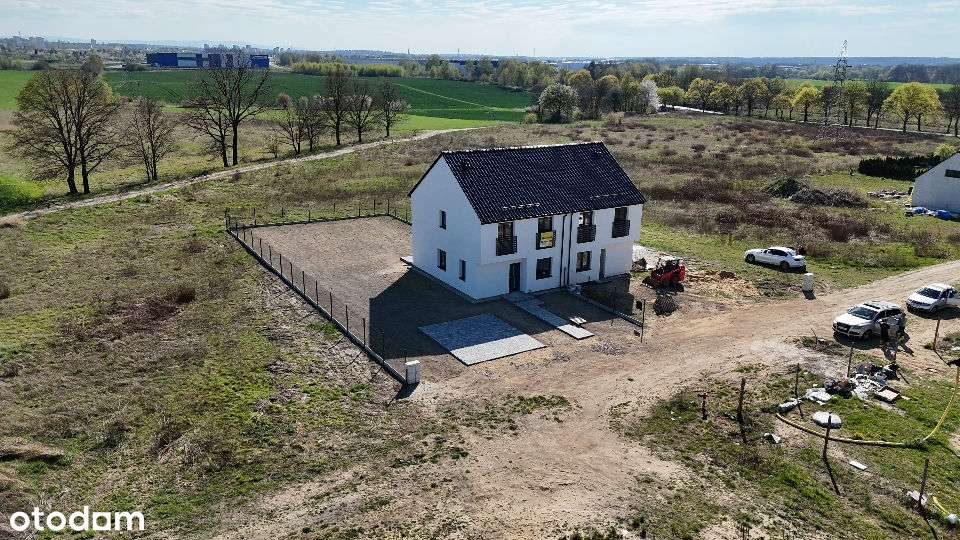 Nowoczesny dom w zabudowie bliźniaczej– tylko1 km od Bolesławca /ogród