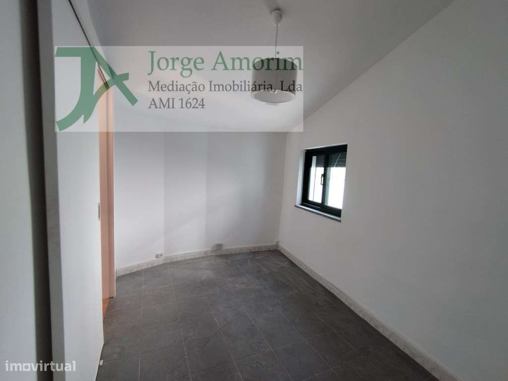 2 Casas térreas T1 . A 400 mt do Arrábida shopping. Com vista para ... - Grande imagem: 5/12