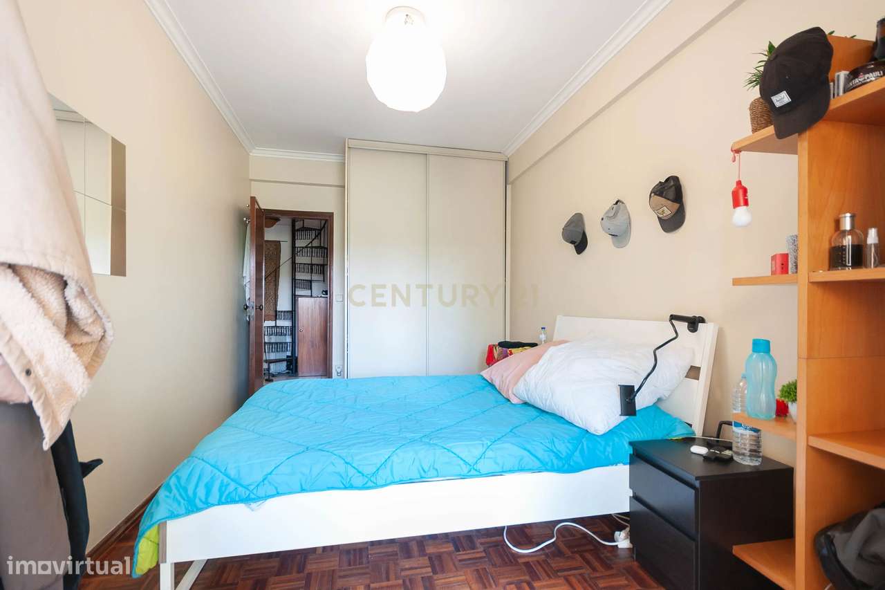 T2+1 Duplex com Garagem em Carcavelos-13