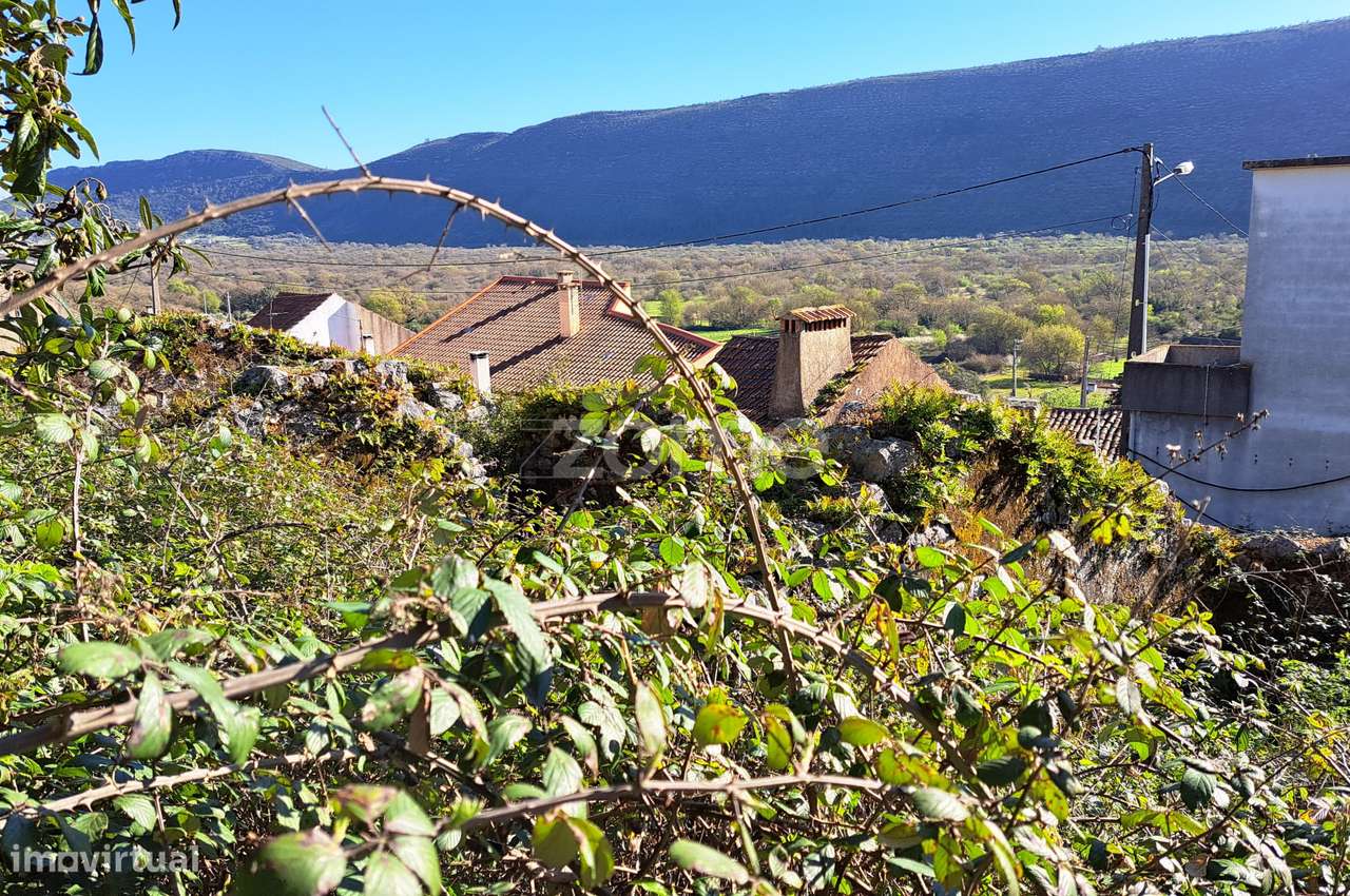 Terreno Urbano com Ruína em Mira de Aire - Grande imagem: 1/23