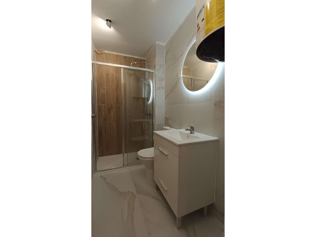 Apartamento T1 c/ Arrecadação Renovado em Porto Salvo-14