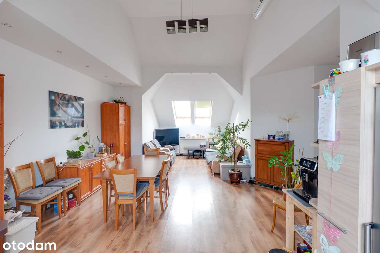 Wyjątkowe mieszkanie z wysokim salonem przy ul. Kossaka. Klimatyzacja