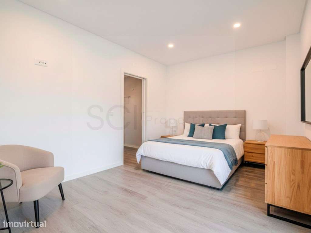 Apartamento T2 Garagem e Arrecadação Sobreda-4