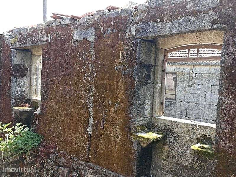 Terreno c/ ruinas, viabilidade de construção - Grande imagem: 4/7