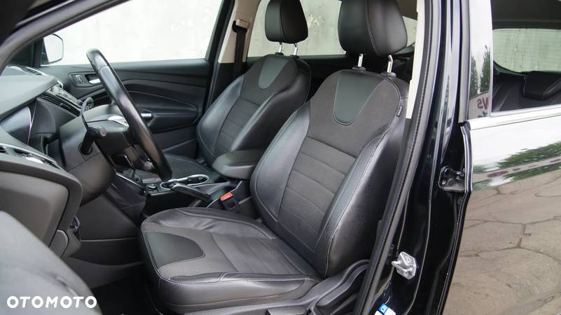 Ford Kuga 2.0 TDCi 4x4 Titanium - 28