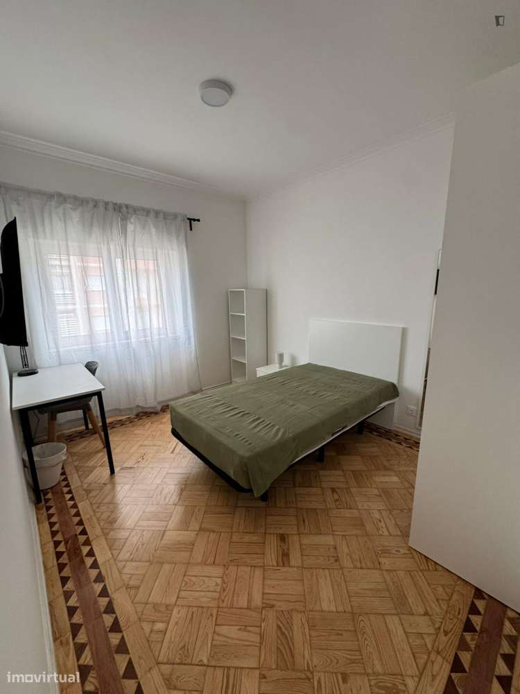 Quarto - localizado em Norton de Matos Coimbra - Grande imagem: 4/6